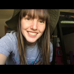 Meet your Posher, Olivia